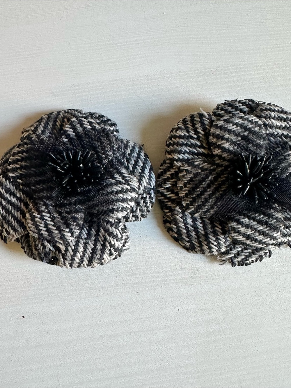 Lindsey Phillips Black & White Tweed Flower interchangeable snap shoe Brooches